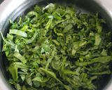 A picture of step 1 of Palak methi pakoda.
