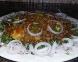 A picture of step 1 of Masaledar chatpaty kaly chane.
