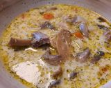Kapros tejszínes gyöngytyúk leves recept fázis 5 fotója