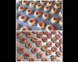 Foto langkah ke 4 dari resep Thumbprint cookies w/ strawberries jam filling.