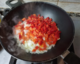 Foto del paso 2 de la receta: Cous cous a la hierbabuena con bacon y salchichas