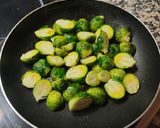 Foto del paso 4 de la receta: Coles de Bruselas salteadas