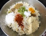 A picture of step 3 of Crispy Puffed Rice and Onion Patties.