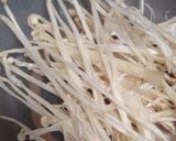 Foto langkah ke 1 dari resep Enoki Crispy Parmesan.