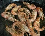 Foto del paso 6 de la receta: Paella de frutos del mar con gambones congelados