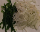 Foto del paso 1 de la receta: Salchichas con cebolla y pimientos