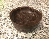 Foto del paso 3 de la receta: Bombones de brownie rellenos con frutillas y dulce de leche sin horno