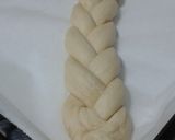 Foto del paso 3 de la receta Trenza de leche con crema de vainilla