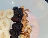 Une image de l'étape 3 de Bowl 🥣 banane 🍌 yaourt, mûre violette 🍇 et noix.