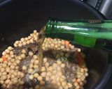 Foto del paso 2 de la receta: Cerdo asado sobrante, aromatizado en cerveza 