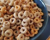 A picture of step 1 of Cereals Snacks 😋.