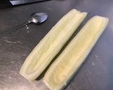 Une image de l'étape 2 de Apéro rigolo aux barquettes de concombre Noa et d endives rouges tartinade au yaourt et olives.