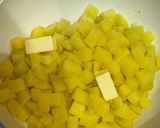 Joghurtos csirke zöldborsós krumplipürével és párolt répával recept fázis 6 fotója