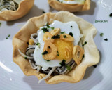 Foto del paso 6 de la receta: Cestitas de gulas con huevos de codorniz