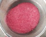 A picture of step 3 of Red Fruity Juicy Popsicles.