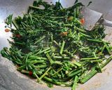 Foto langkah ke 2 dari resep Tumis Pakis Terasi.