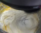 Foto del paso 4 de la receta: 🍰 Torta Chajá 🍑 Mega torta de durazno, crema, dulce de leche y merenguitos