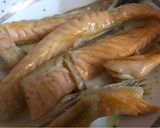 Hình bước làm 2 của món Lườn cá hồi áp chảo sốt chanh