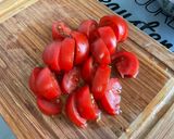 Une image de l'étape 9 de Salade de concombres et tomates au labneh, menthe et feta.