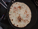 મસાલા લસણ રોટી (Masala Lasan Roti Recipe In Gujarati)