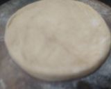 पनीर ओव्हरलोडेड चीझ पिझ्झा (paneer cheese pizza recipe in marathi) रेसिपी स्टेप 3 फोटो 
