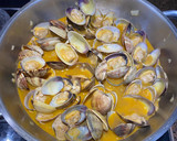 Foto del paso 5 de la receta: Almejas en salsa Montilla Moriles