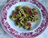 Foto del paso 7 de la receta: Orecchiette con chalotas, tomate, calabacín y pesto de albahaca