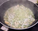 Foto del paso 3 de la receta: Espagueti de calabacín en carbonara de gambas y gulas