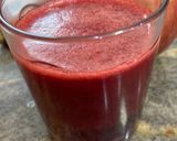 A picture of step 2 of Fresh carrot apple and raddish juice.