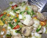 Foto langkah ke 5 dari resep Ayam tumis sayur.