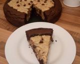A picture of step 4 of Cookie dough cake.