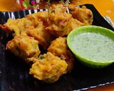 उडीद डाळ, बटाटे, गाजर पकोडे (Urid Dal Batata Gajar Pakode Recipe In Marathi) रेसिपी स्टेप 7 फोटो 