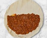 Foto del paso 7 de la receta: Empanada de hojaldre rellena de salsa boloñesa y queso 🧀
