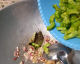 Foto langkah ke 3 dari resep Tumis Pare Daun Melinjo Tempe Kedelai.
