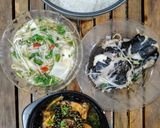 Hình bước làm 7 của món Cơm nhà với cá lăng nấu măng chua và cá lăng kho tộ