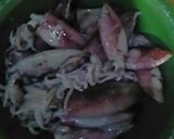 Foto langkah ke 1 dari resep Cumi kuah hitam.