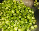 A picture of step 1 of Quick bhindi fry.