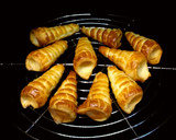 Foto del paso 5 de la receta: Cañoncitos de masa de hojaldre, rellenos con dulce de leche