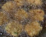 Foto langkah ke 4 dari resep Lemper Goreng KW/Nugget Nasi Isi Abon.
