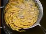તીખાં ગાઠિયા(tikha gathiya recipe in Gujarati)