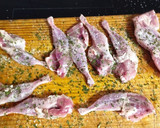 Foto del paso 1 de la receta: Muslitos de codorniz en salsa