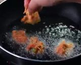 A picture of step 2 of Maggi pakoda.