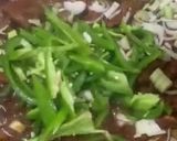 A picture of step 5 of Thai style beef noodles.