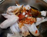 Foto langkah ke 2 dari resep Sayap Pedas Goreng Madu (Honey Spicy Chicken Wings).