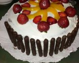 Foto del paso 10 de la receta: Torta de cumpleaños con frutas de estación