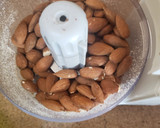 Foto del paso 1 de la receta: Bizcocho de harina de almendras y yogur, sin azúcar!