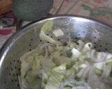Foto del paso 2 de la receta: Ensalada de atun con lechuga y cebolla