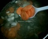 Foto langkah ke 3 dari resep Bening Wortel & Kembang Kol.