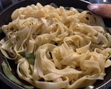 Foto del paso 2 de la receta Pasta al huevo con salvia y caviar