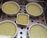 Foto langkah ke 6 dari resep Puding Kukus Matcha Tabur Kismis.